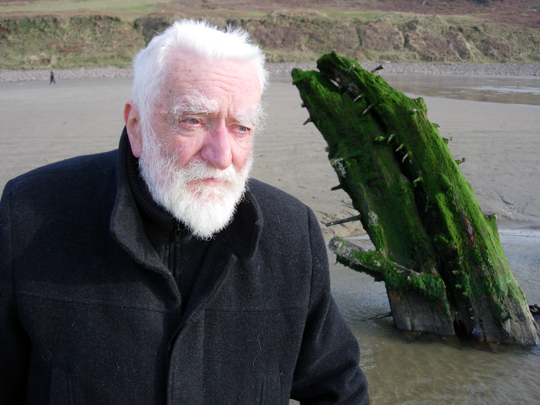 Michael Freeman with the wreck of the 'Helvetia' (20 February 2011)